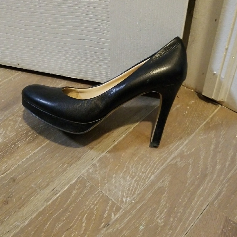 Used shoes - Picture 2 of 3
